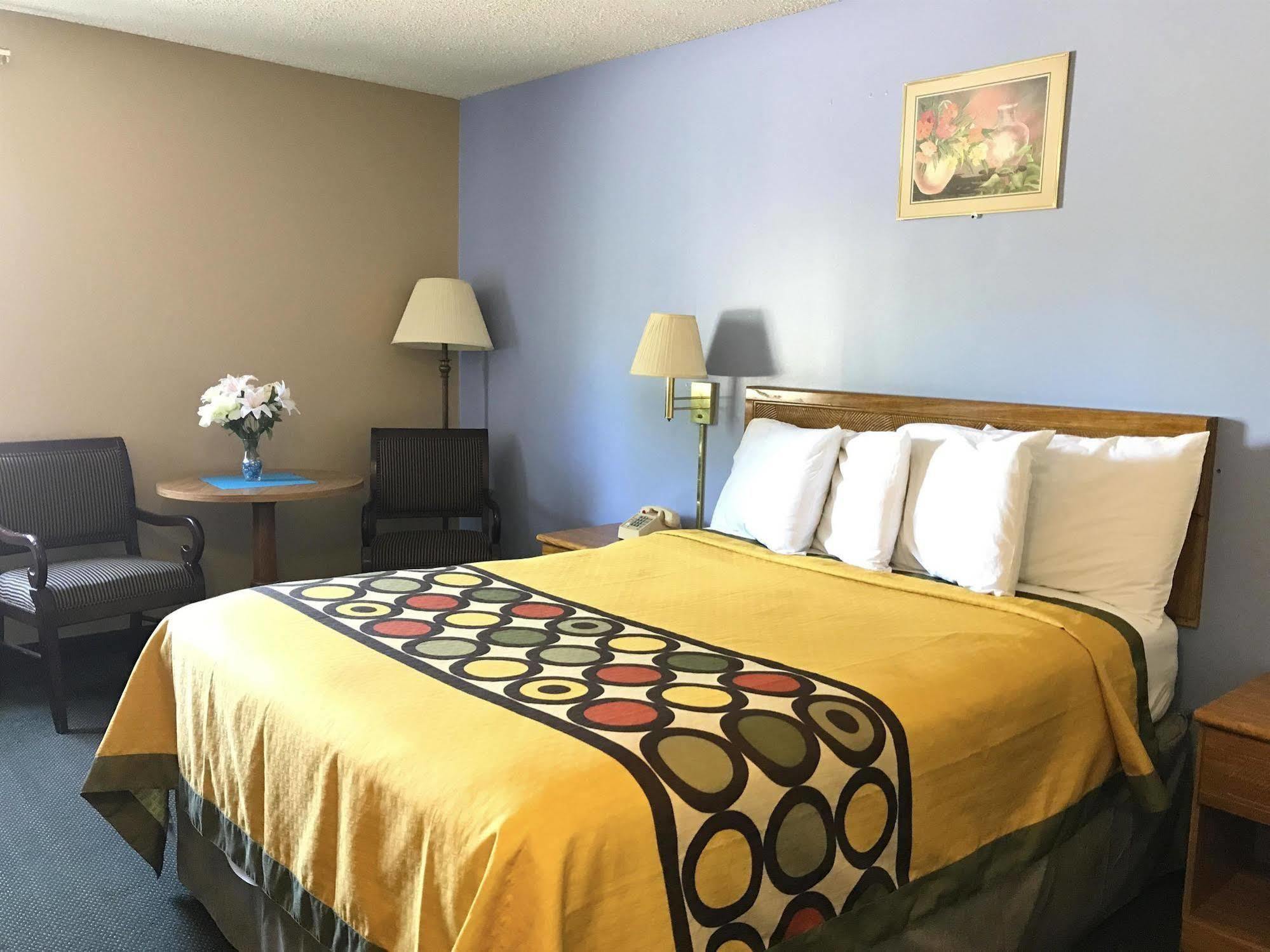 Americas Best Value Inn West Frankfort Exterior photo