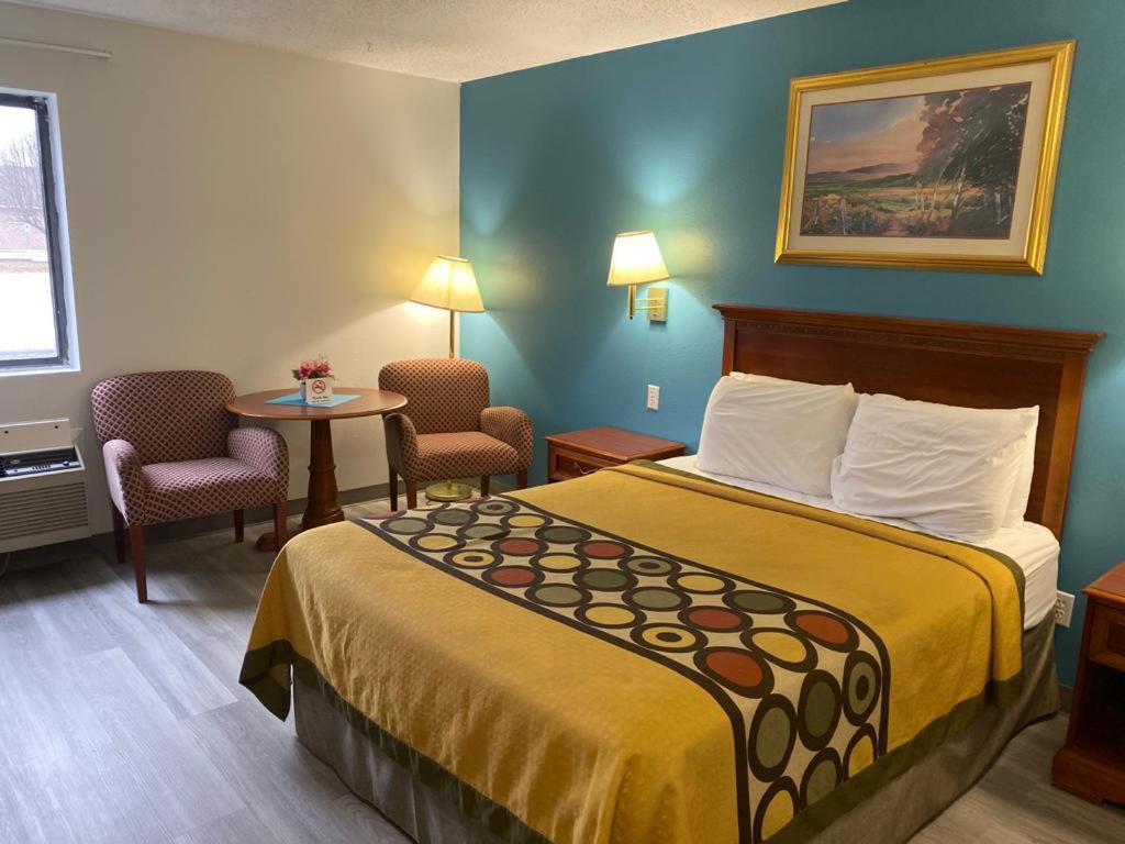 Americas Best Value Inn West Frankfort Exterior photo
