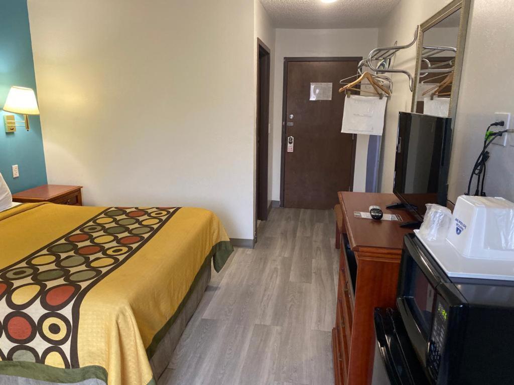 Americas Best Value Inn West Frankfort Exterior photo